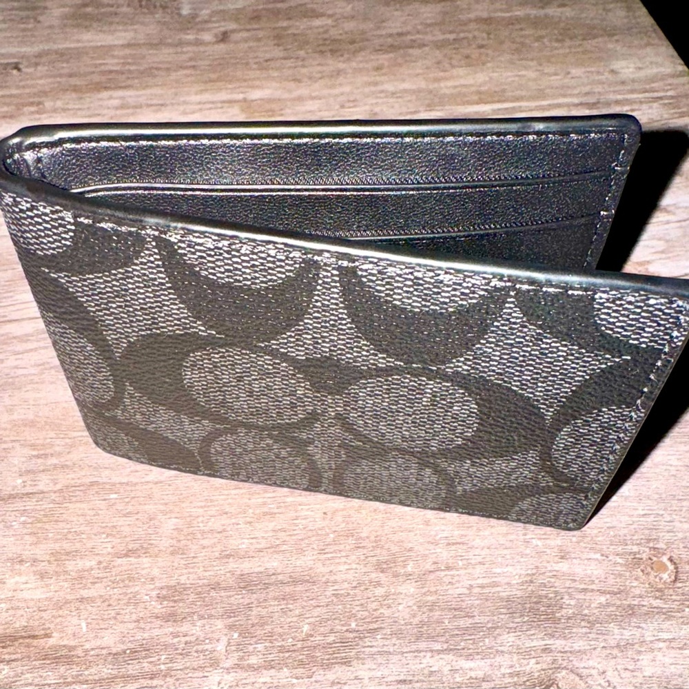 Coach Men Compact Id Wallet In Signature Canvas Black… Gem